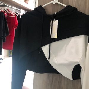 Brand New Two tone crop  Sweatshirt 🧡